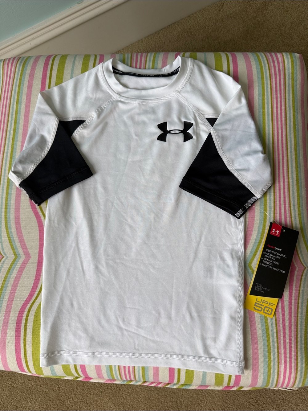 NWT Kids Under Armour Black & White Heatgear Swim shirt  size YSM